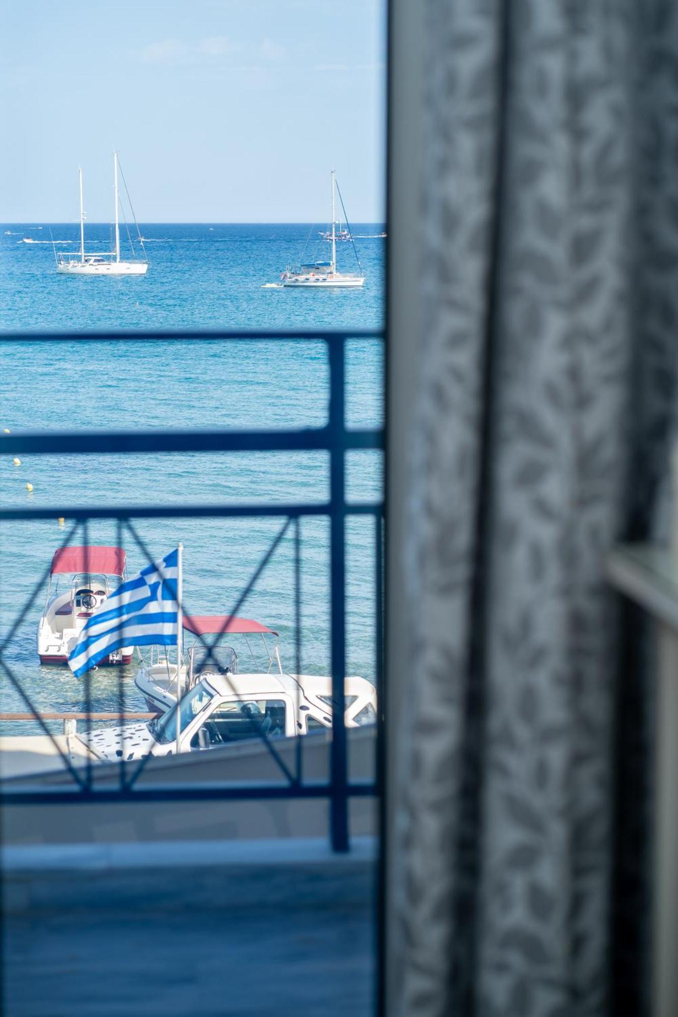 George Beachfront Apartments Lithakia  Room photo