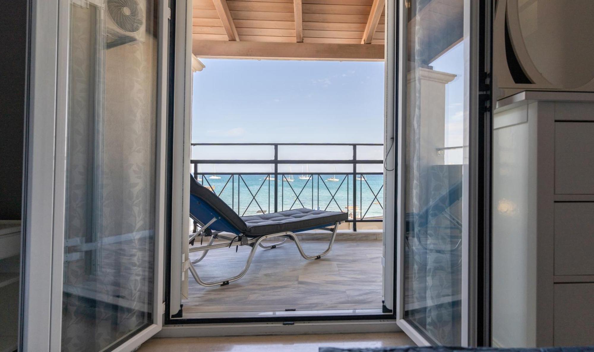 George Beachfront Apartments Lithakia  Room photo
