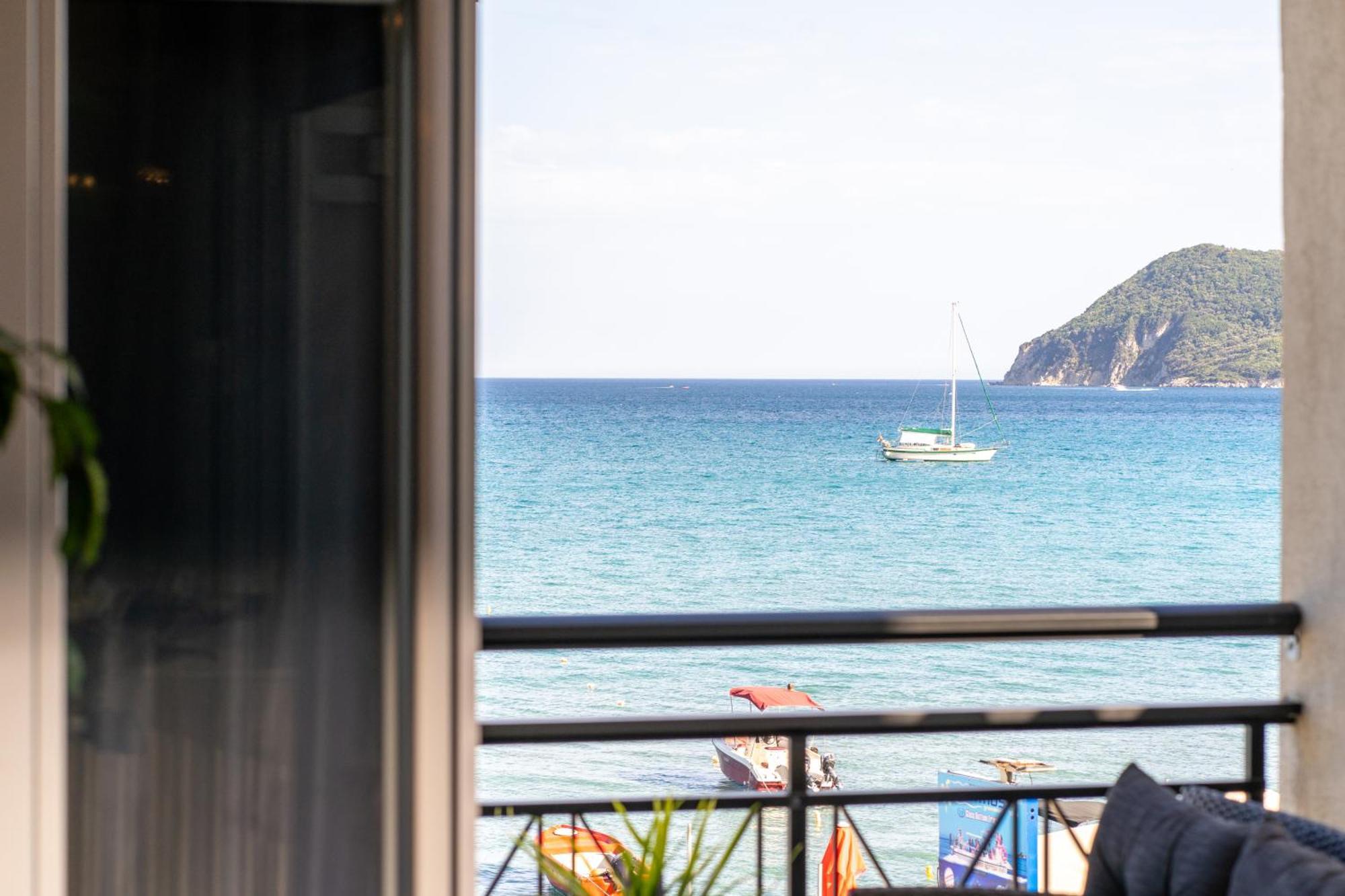 George Beachfront Apartments Lithakia  Room photo