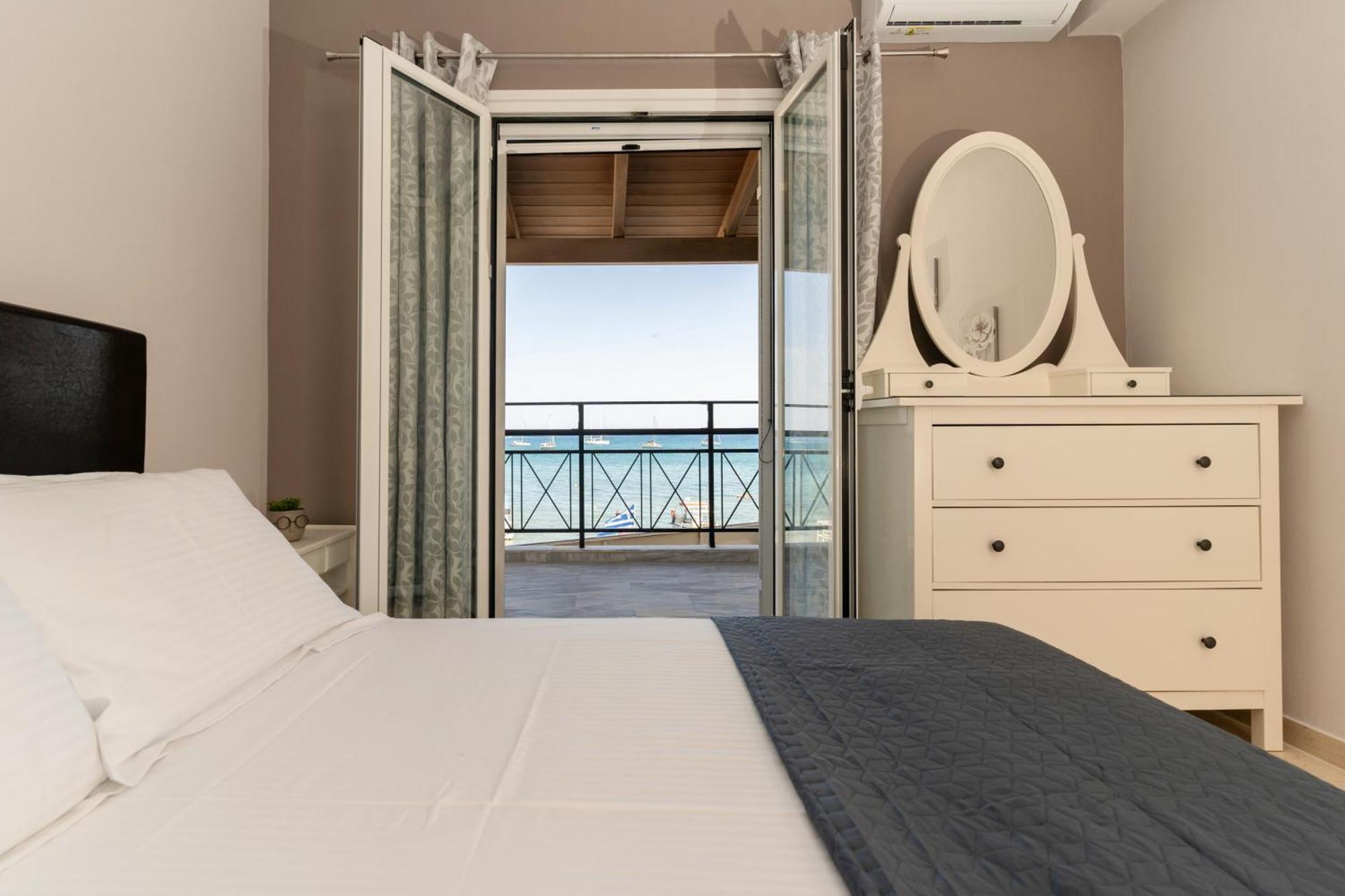 George Beachfront Apartments Lithakia  Room photo